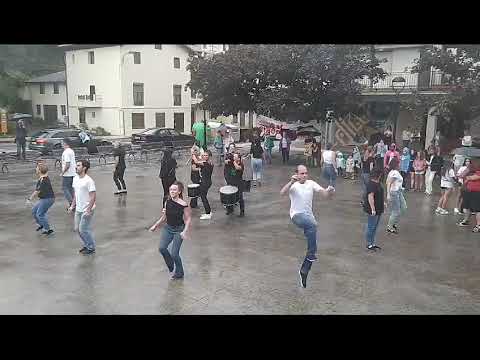 Ilargi berriak. Itsasondo jaiak 2023. Legorretako "Irrintzi alai dantza taldea"-ren koreografia.