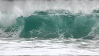 preview picture of video 'Wave at Wineglass Bay Tasmania'