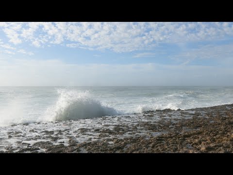 Rough Winter Sea - Waves Crashing on the Rocks - Relaxing Nature Sounds - 4K UHD