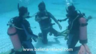 preview picture of video 'Bali Open Water Dive Course'