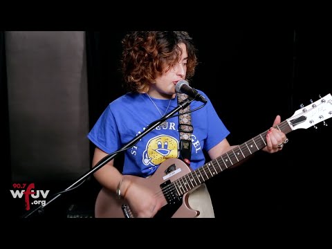 The Linda Lindas - "Resolution/Revolution" (Live at WFUV)