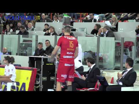 Primo storico video check per il tocco a muro