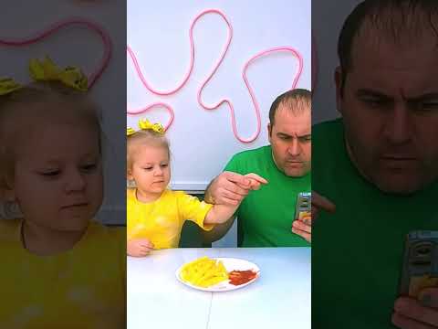 OMG!Dad bites baby's finger!😱👶🏻❤️👧🏻🤣