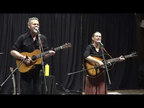 It's A Sin to Tell A Lie:Pharis & Jason Romero