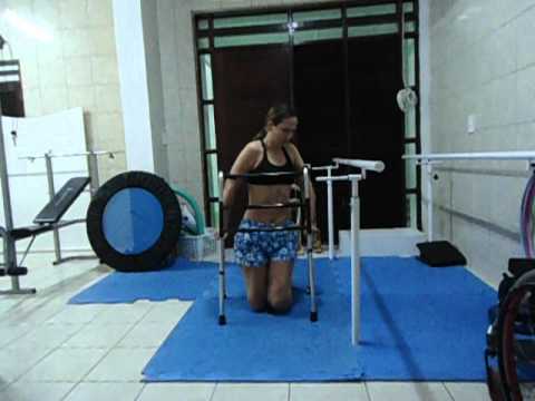 27 08 2012 Andando de joelho com o andador