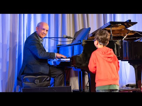 Dan Barker Playing Piano at #FFRFCon2019