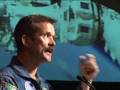 Chris Hadfield kertoo avaruuspöntön toiminnasta......