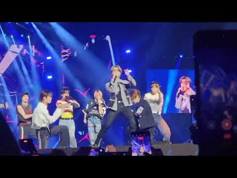 Stray Kids CASE 143 + MANIAC + GOD'S MENU performance in Paris || Music Bank. #straykids