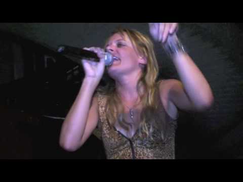 I Remember House: Zoe Badwi, Release Me [LIVE]