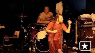 Circle Jerks interpreta "I wanna destroy you" e "The crowd" em SP - 2