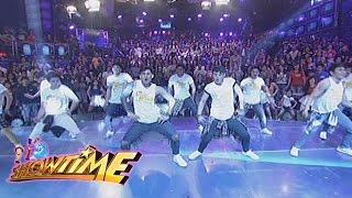 It&#39;s Showtime: Girltrends and Hashtags dance &quot;Ang Kulit&quot;