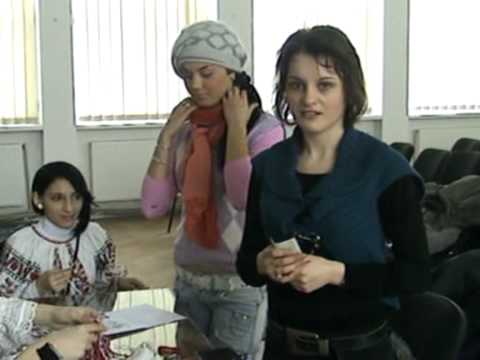 Un copil bolnav din Mitreni primeşte un mic ajutor financiar prin campania Crucea Roşie