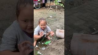 Download lagu Wahh jajanan dipasir nih gaess 😱😁#comedy #trending #shorts mp3