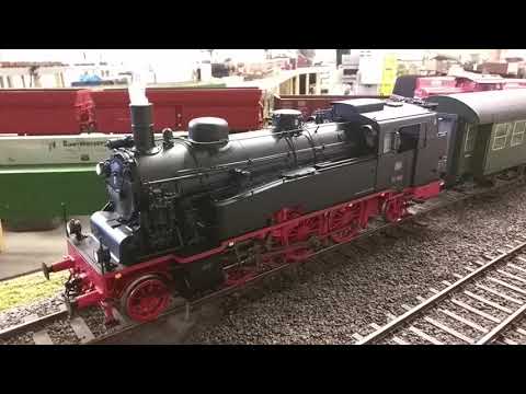 Spur 1 BR 75 mit Dampf und Dampf-Pfeiffe