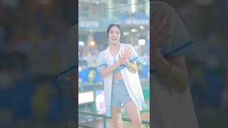 我還真沒印象哪一個啦啦隊在躲雨的啦！ #cheerleader #fancam #치어리더 #台湾チア #美女 #cpbl #藍色旋風 #富邦悍將 #富邦angels #雅惟