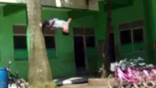 preview picture of video 'Shoffur Rijal 2014 : Back flip'