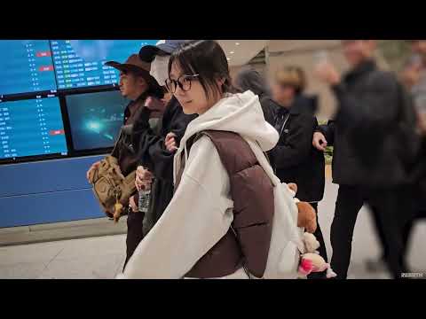 QWER 미주투어 마치고 귀국 인천국제공항 입국 현장 251118