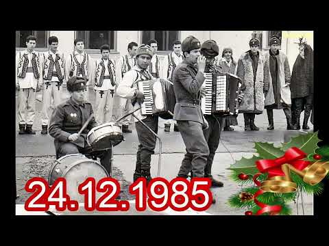 Cantece, colinde, spectacol facut de militari in unitatea militara.