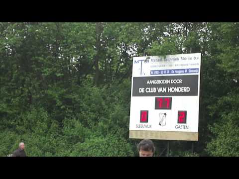 Tricht scoort de 3-0 tegen Sleeuwijk (nacompetitie 18 mei 2013)