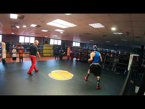 asalto 2º  excelente pelea hoy con Gianfranco Di giovanni y Adrian Cuesta, lo dieron todo en el ring