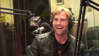 Шон Уильям Скотт рассказывает о себе радиослушателям