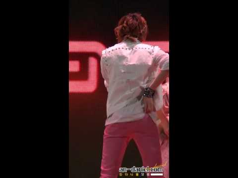111002 TEEN TOP(틴탑) Lotte world mini concert  - 향수 뿌리지마 (니엘)