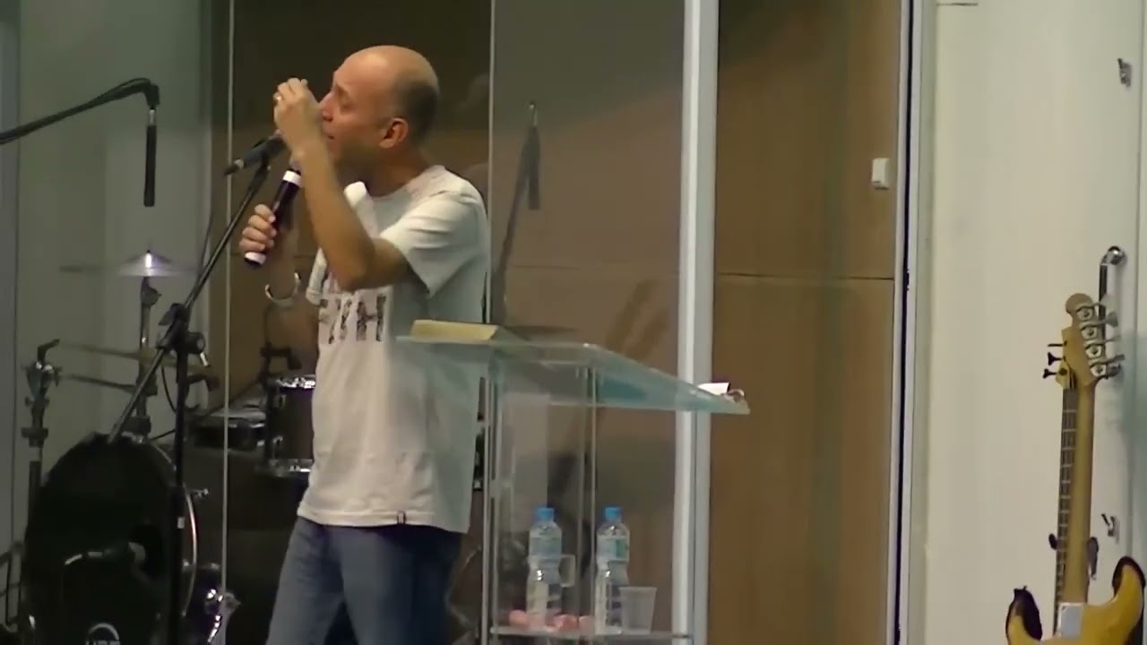 Deus preside aos dilúvios - Sérgio Franco