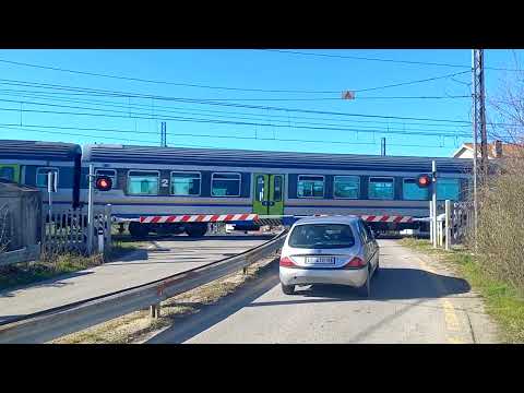 Passaggio a livello Castelletto di Branduzzo (PV) TM 2000 parte 1 - Level crossing -Bahnübergang