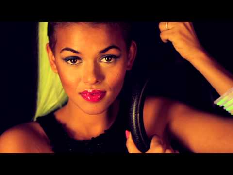 dnashoes med alexandra Joner