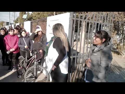 ESCUELA 53 PADRES AUTOCONVOCADOS EN LAS HERAS ,PIDIENDO LA REPARACION DE CALEFACCION