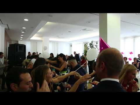 Ingresso Sposi al ristorante spettacolare