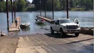 preview picture of video 'Power Loading at the West Linn Dock'