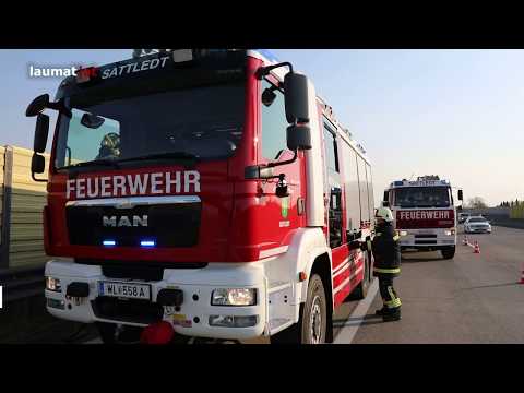 Brand eines Autos auf der Westautobahn bei Sattledt