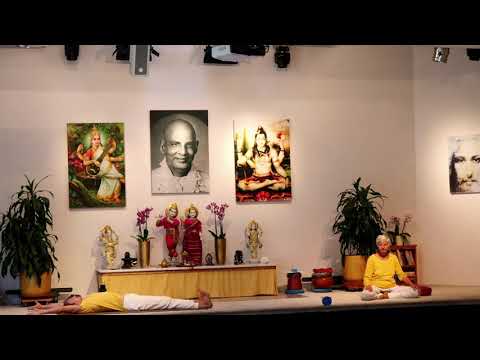 YOGA Mittelstufe  "Ankommenstunde" mit Ingrid - Yoga Vidya Ashram Live - 17:00 Uhr 01.10.2021