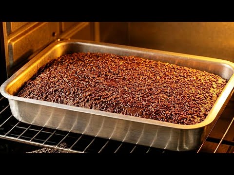 BOLO DE CHOCOLATE FÁCIL MOLHADINHO EM 3 MINUTOS 
