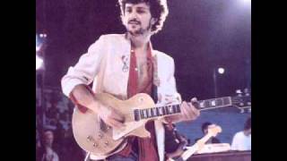 Bijelo Dugme- izgledala je malo čudno u kaputu žutom krojenom bezveze Live