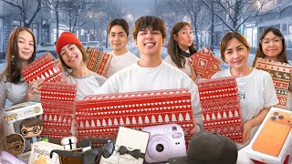 Download lagu Family Christmas Gifts Opening In CANADA!! (2025) mp3