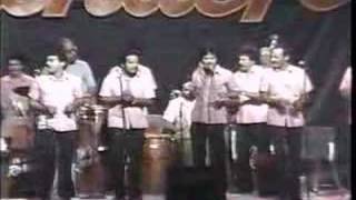 Busca el Ritmo Lyrics English Translation