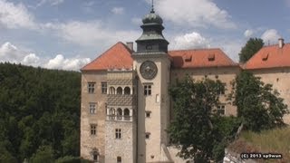 preview picture of video 'Pieskowa Skała / Little Dog's Rock in Ojców National Park near Cracow'