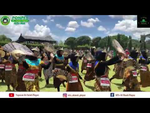 Tarian Perdana Santri PP Al-I'anah Playen dalam Festival Jogja Menari 2022 di Candi Prambanan