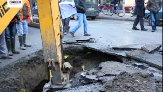 Bafra'da yol çöktü