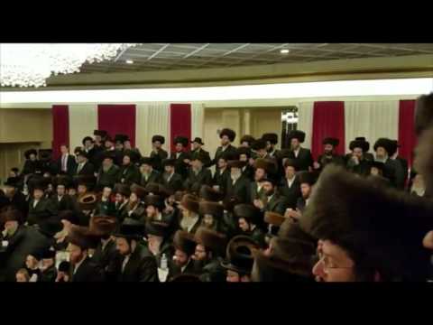 Kossoner Rebbe Dances With Daughter @ Mitzvah Tantz