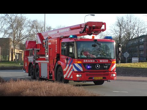 Brandweer met Spoed naar een woningbrand in Purmerend - TS 11-5031 HW 11-5051 OVD 11-0291
