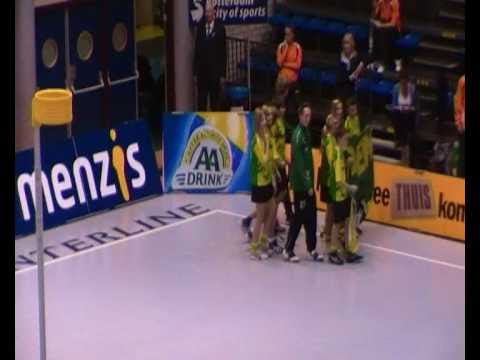 Groen Geel c2 oplopen tijdens de Korfbal challenge 2010