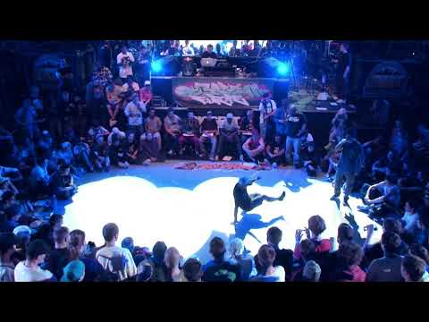 Outbreak Europe 2011 | 1 vs 1 Footwork Top 8 | Blanka vs Crash