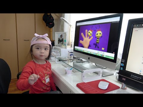 2018 12 01 Mika Sings Christmas Songs