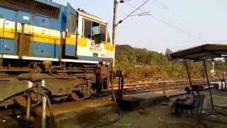 preview picture of video 'Matsyagnadha Express departing Panvel Station'