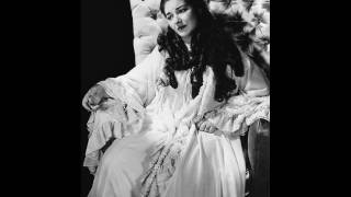 Callas breaks your heart into a thousand pieces as Violetta Valéry