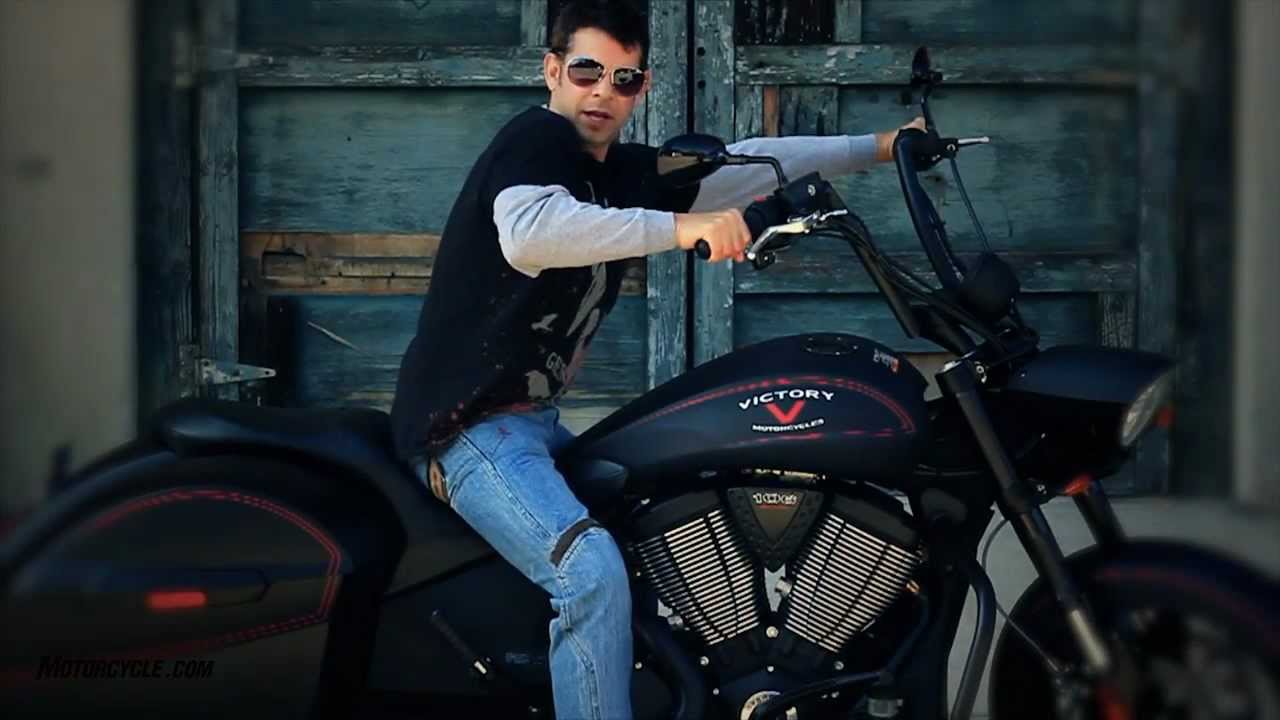 2012 Victory Hard-Ball Review - The new bagger/bobber makes a quartet of Ball models for Victory