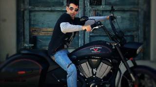 2012 Victory Hard-Ball Review - The new bagger/bobber makes a quartet of Ball models for Victory